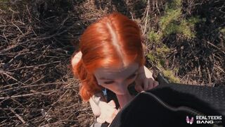 Gyönyörű vörös tini Madi Collins kibelezi a puncáját és keményen megdugja a méretes rúdja