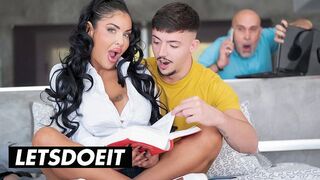Kezdő angolos lány popóban profi a LetsDoeIt csatornán